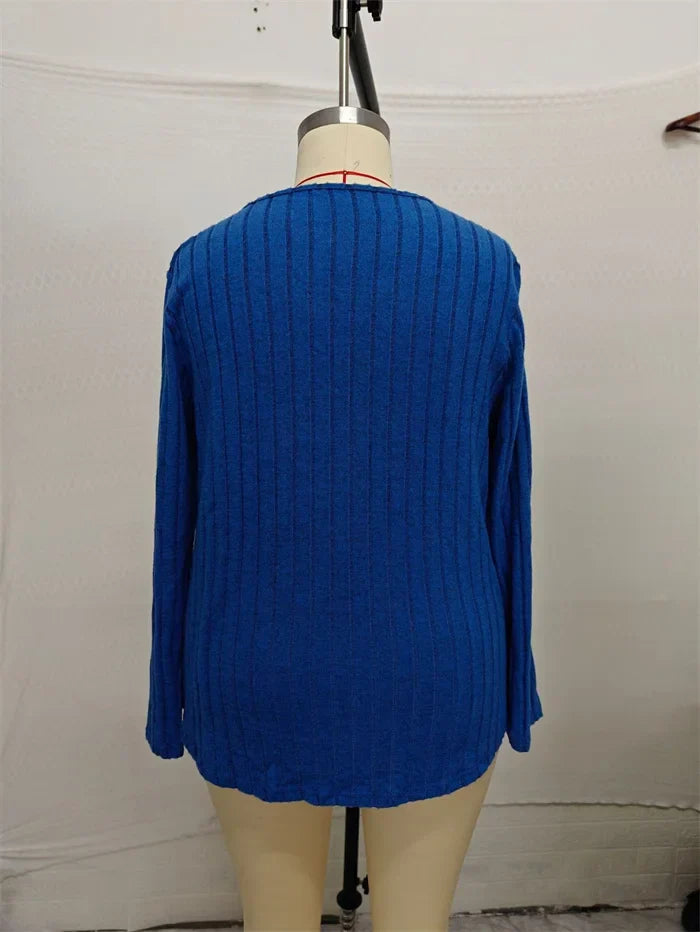 Plus Size V-neck Chain Top: Stylish Long Sleeve