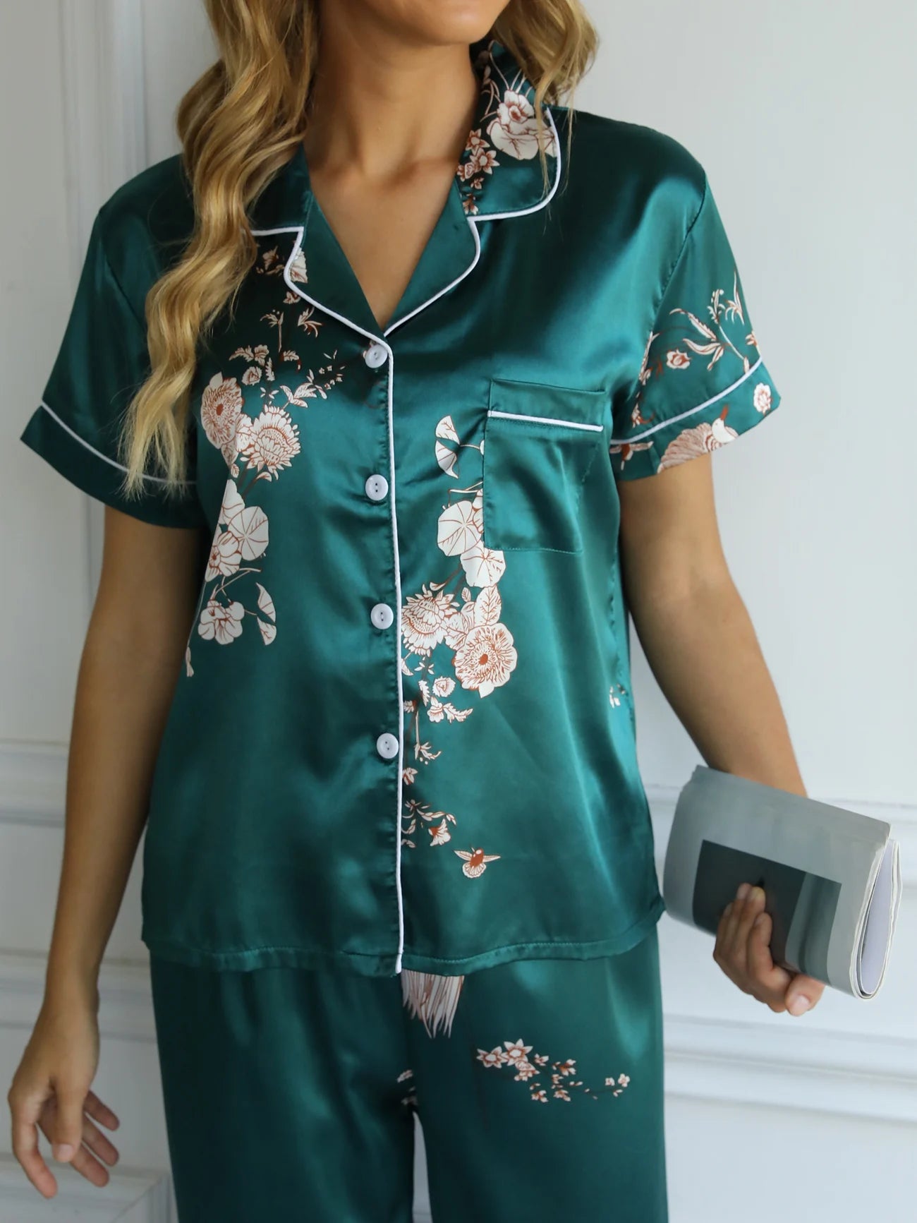 Green Floral Satin Pajama Set - Smooth & Comfortable Short Sleeve Pocket Lapel Top & Cozy Long Pants Women's Loungewear & Sleepwear - The Eggy's store