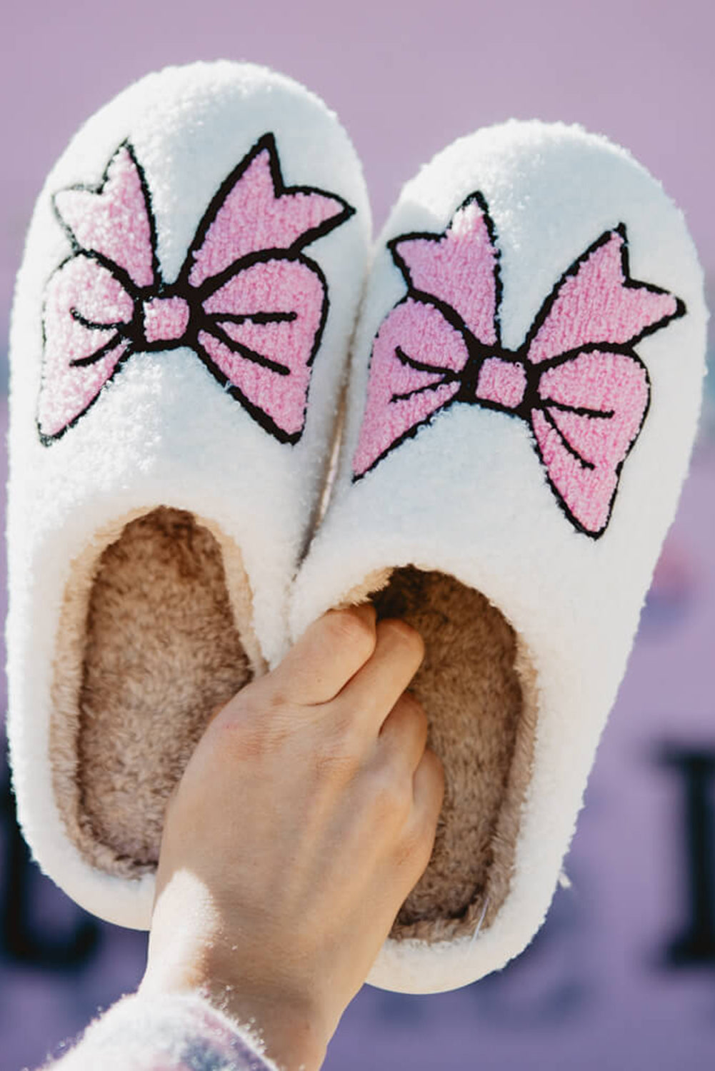 White Cute Bowknot Pattern Fuzzy Winter Home Slippers – Plush Slip-On