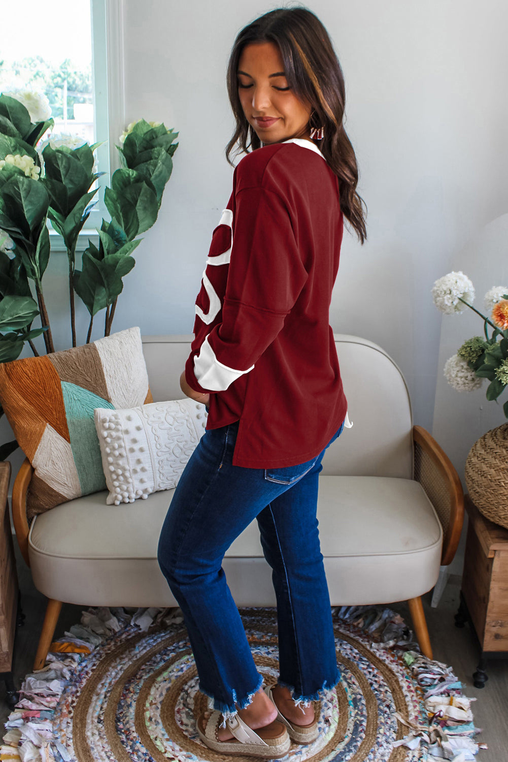 Red Dahlia Cheerful Daisy Flower Patched Round Neck Long Sleeve Women's Top