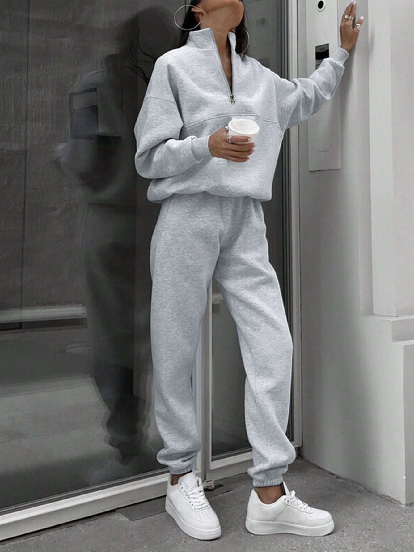 Long-sleeved Sports Sweatsuit Stand-up Collar Zip-up Top And Elastic Band Trousers With Pocket - The Eggy's store