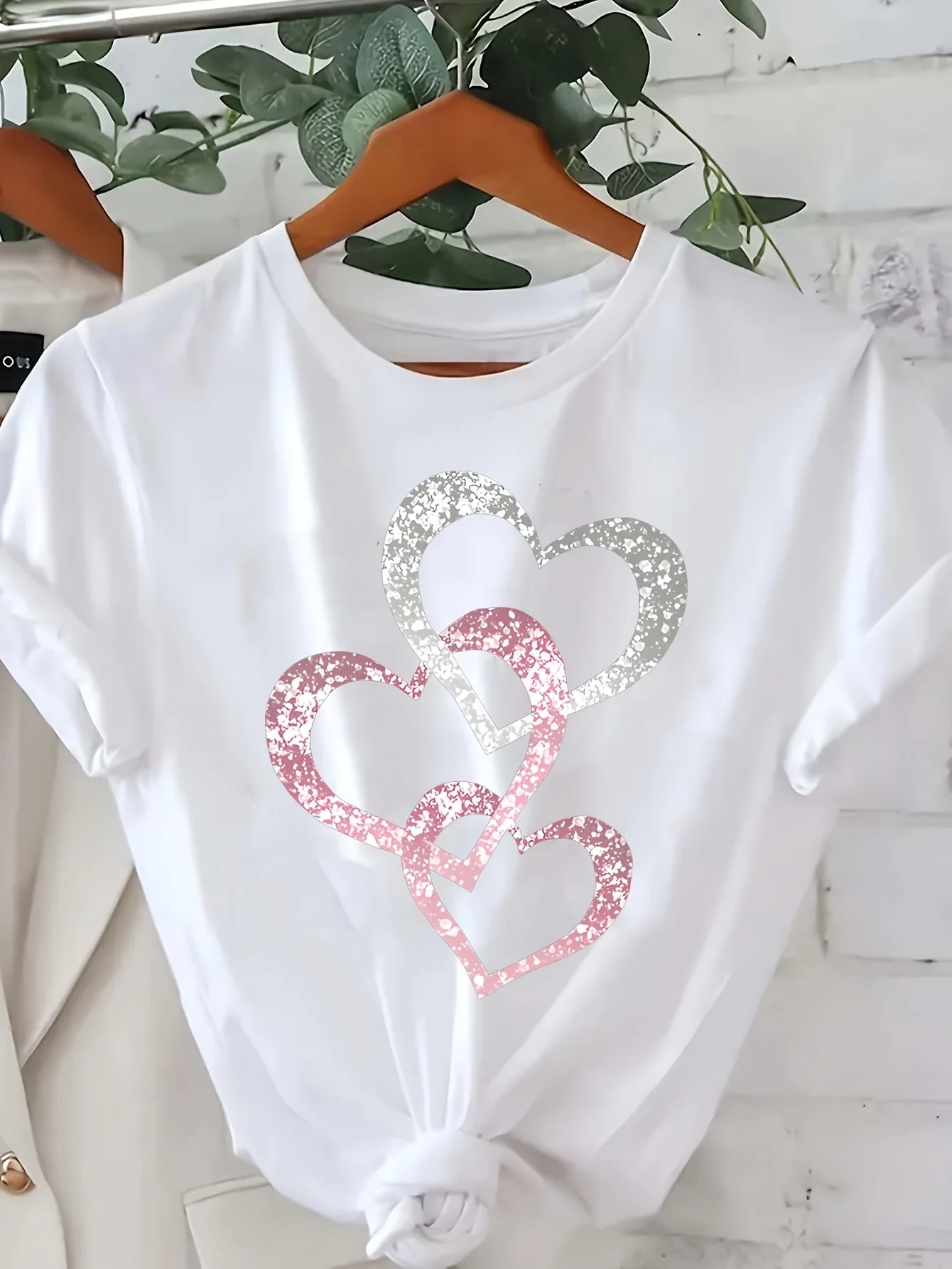 Heart Print Graphic T-Shirt
